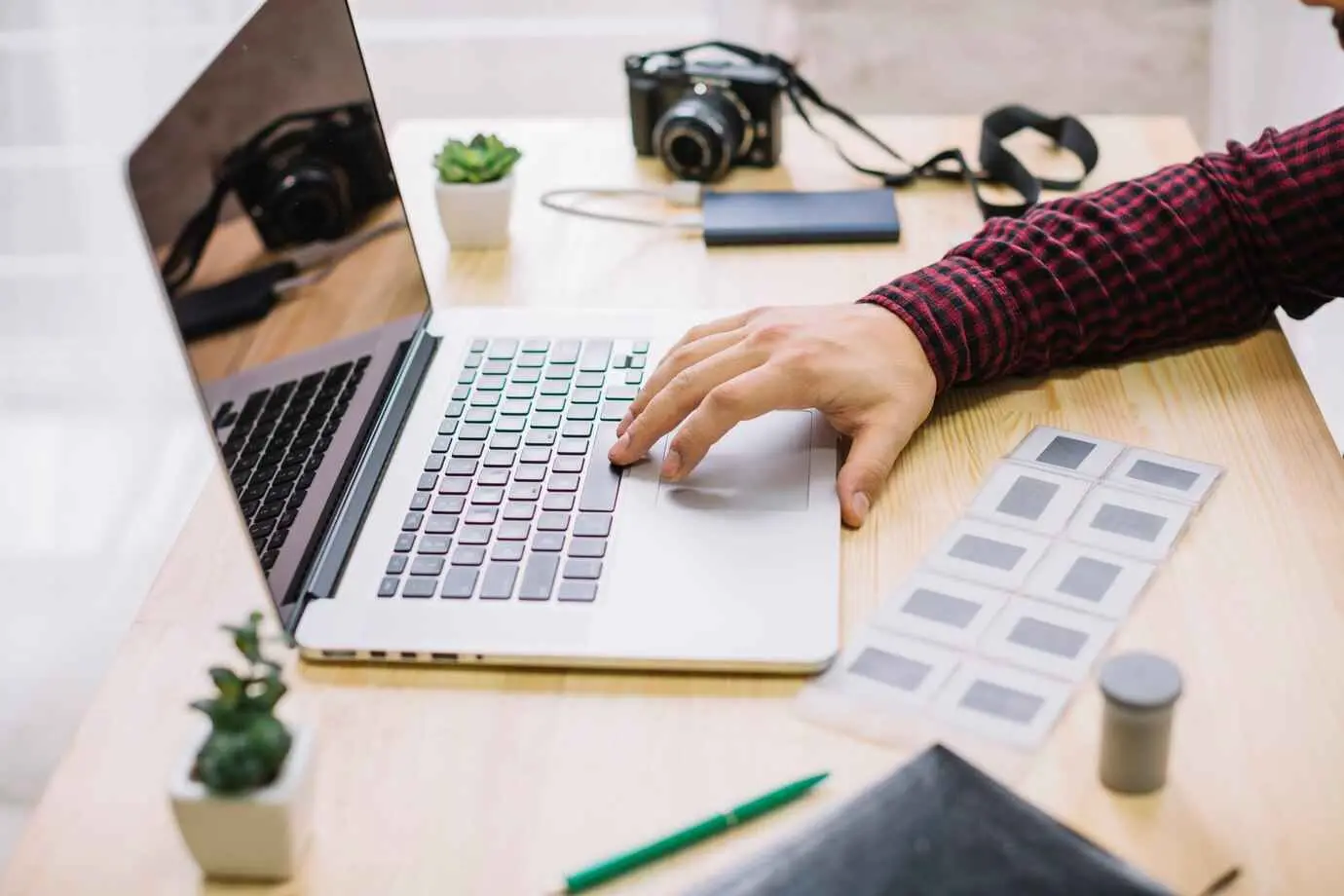 Resonate. Inspire. Convert: The Art of Modern Blogging